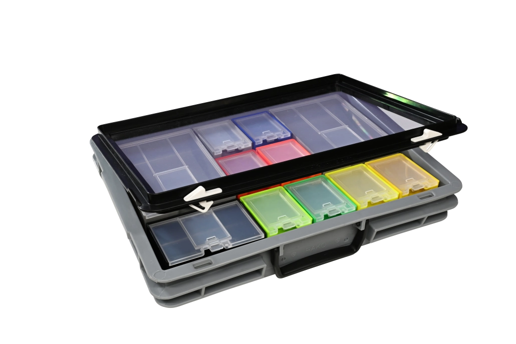 Kitting Case with clear lid and black rim. Coloured kitboxes inside